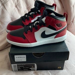 Jordan 1 MID